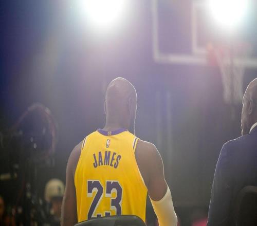 分析：勒布朗詹姆斯的未來如何影響湖人隊的交易選擇