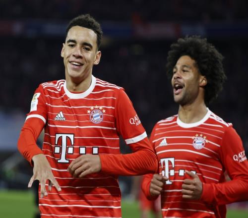 圖片報報道穆西亞拉時隔四個月首次回到訓練場格納布里有望在對陣門興時復出_德甲直播