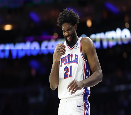 恩比德:打两三分钟就下来还不如回家陪家人,但我听从安排