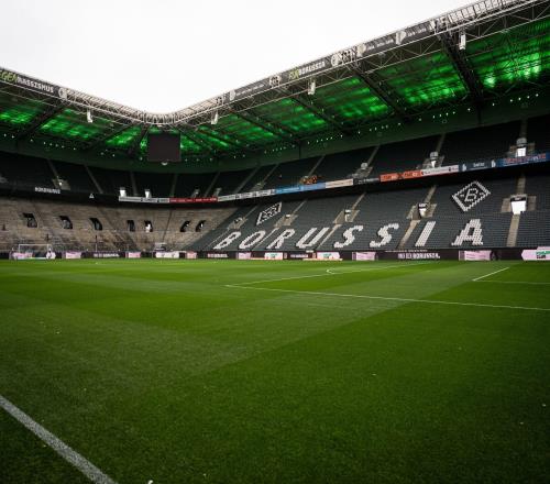 官方：因堵車致拜仁隊員抵達延誤，拜仁客戰(zhàn)門興推遲15分鐘