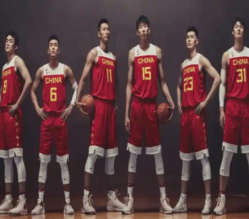 中国男篮未来5年五虎上将!平均年龄才21.6岁,都是00后猛将