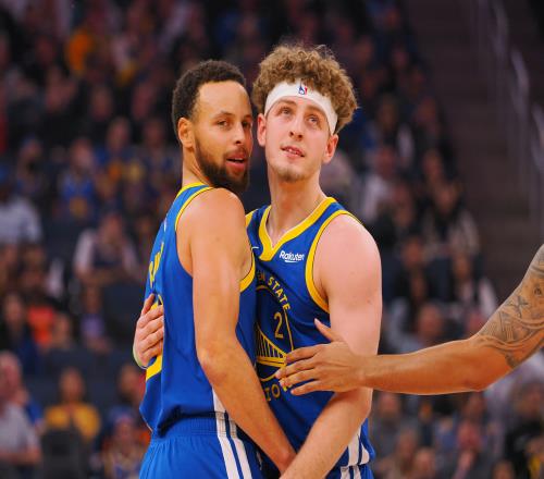 庫里教波姐乒乓球的真諦:傳出去的球遲早會回到你手里_nba高清在線觀看免費