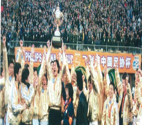 常玩火者終自焚：重慶兩江競技隊名隊徽演變史