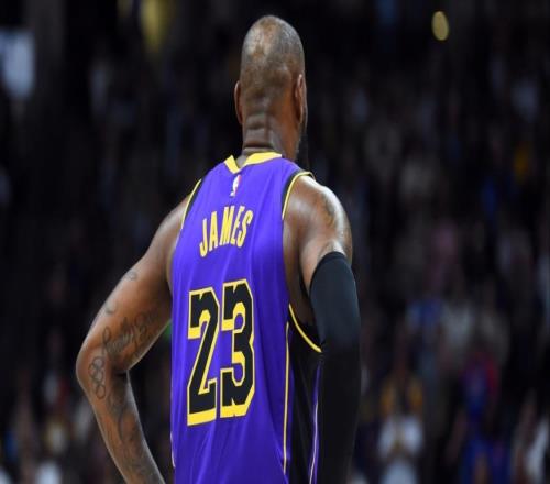 帕金斯歌颂詹姆斯自律:他把生活安排得跟总统一样!