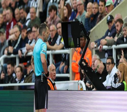 国际足联拟修改多项足球规则!VAR或将再扩权,第二张黄牌可干预