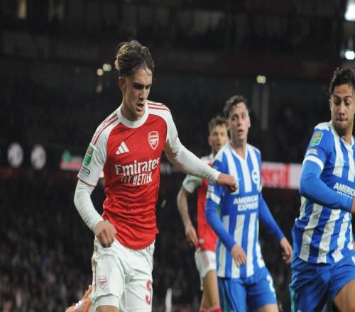 未來可期，阿森納15歲小將道曼本場完成5次過人為全場最多