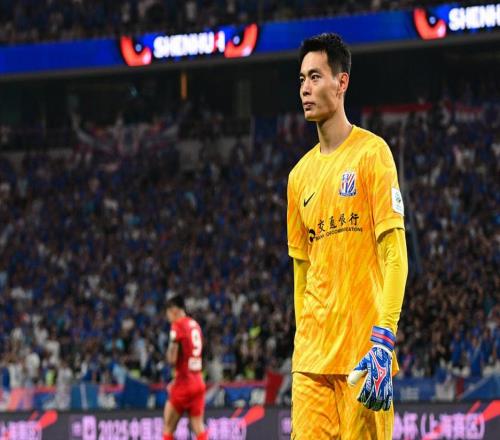 缺席训练!曝25岁主力门将遭申花“三停”,上轮中超赛后通宵泡吧