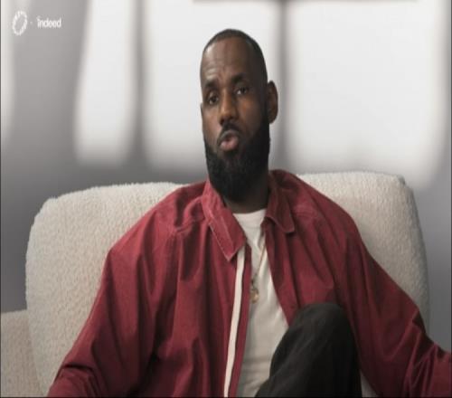 詹姆斯分享了以身作則帶動(dòng)隊(duì)友的經(jīng)驗(yàn)團(tuán)隊(duì)運(yùn)動(dòng)中無(wú)法獨(dú)善其身_jrs直播