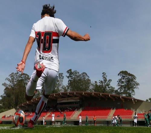 每体:多家俱乐部关注圣保罗青训小将扎巴雷利,巴萨有意引进