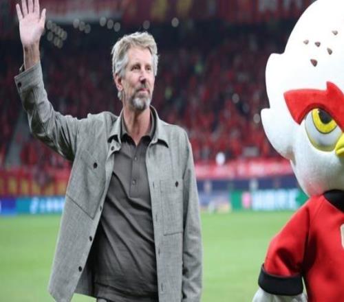 上海是冠军!申城职业足球包揽中超三连冠成定局,天空到底是红还是蓝