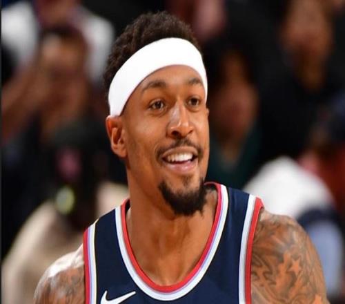 船记:比尔缺席两场后复出,今天对阵鹈鹕将首发出战