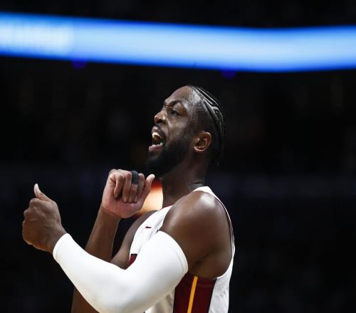 鮑威爾回憶韋德是我童年時(shí)代的偶像一直在向他學(xué)習(xí)技術(shù)和心態(tài)_nba直播免費(fèi)觀看直播在線