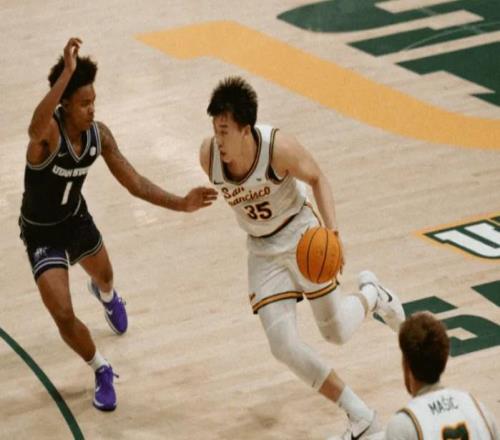 王俊杰首秀狂飆9分！美國解說贊嘆：這是NBA動(dòng)作！