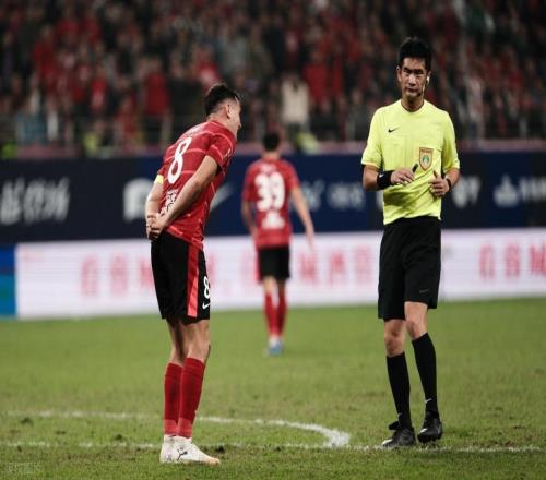 裁判毀掉中超爭冠希望足協官宣蓉城戰河南兩次遭誤判！32變12