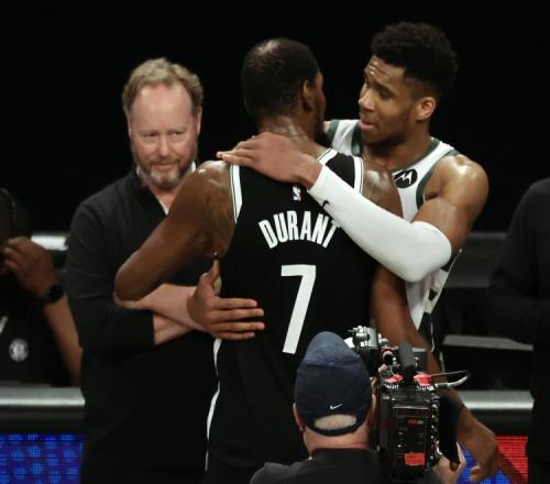 字母哥三個(gè)賽季場(chǎng)均得分超過(guò)30，KD僅有兩次上次KD得分超過(guò)字母哥是九年前_nba直播在線觀看免費(fèi)