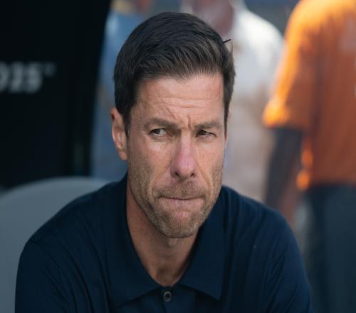 阿隆索在皇馬更衣室露怯管理能力引發(fā)熱議_西甲直播