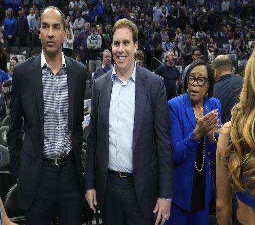 媒體人黃健翔解讀077交易背后的智慧與決策高明總經理層級難以撼動頂級球員_jrs直播低調看nba