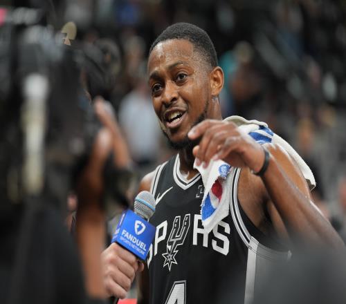 考辛斯認(rèn)為福克斯是馬刺的神奇配方需要關(guān)鍵時(shí)刻來(lái)個(gè)驚天一擊的英雄_nba直播在線直播免費(fèi)觀看