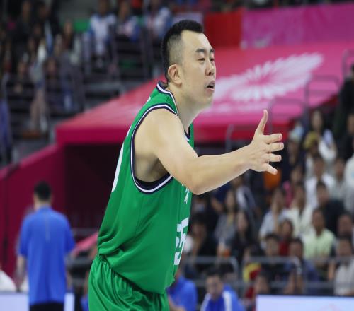 沈陽日報：韓德君告別賽場的輕松一舞_cba直播