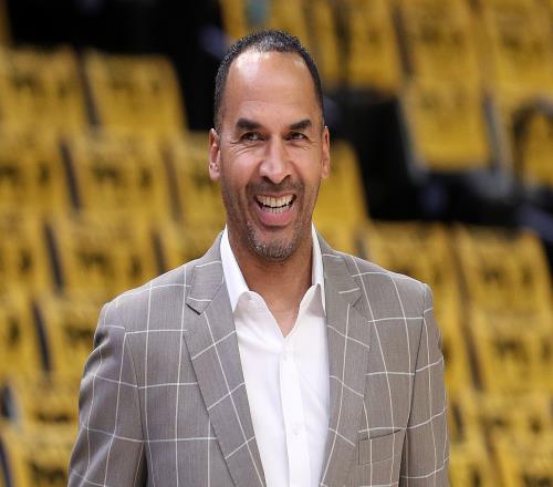 夸梅直言哈里森只是一個賣鞋的商人對籃球一無所知獨行俠自討苦吃_nba直播免費觀看直播在線