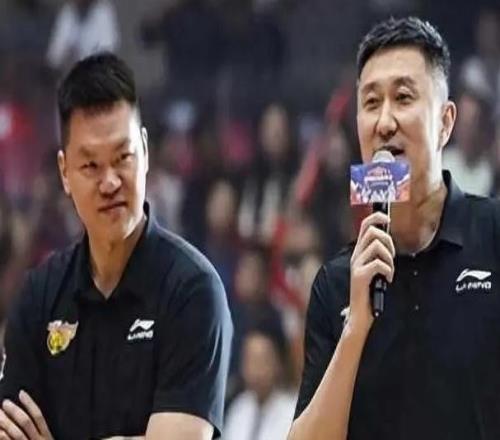 杜鋒兩招把老板夫妻哄得團(tuán)團(tuán)轉(zhuǎn)！跨欄名場(chǎng)面走紅網(wǎng)絡(luò)：太想進(jìn)步了