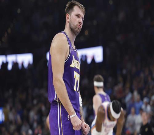 打破沉默，湖人新秀蒂耶羅在裁判爭(zhēng)議后收到字母哥送的比賽用球