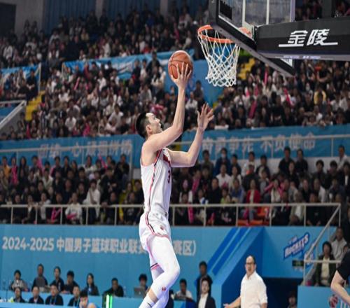 晚上19點！廣東隊官宣喜訊，杜鋒如虎添翼，朱芳雨或放棄第4外援