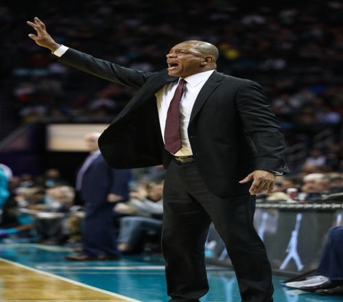 隆多和老里在面具俠的防守上爭(zhēng)得不可開(kāi)交差點(diǎn)變?nèi)瓝糍恄nba賽程