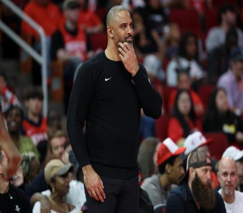 烏度卡表示我們或許是少數(shù)能在攻防兩端均衡發(fā)展的隊伍之一_nba直播免費高清在線