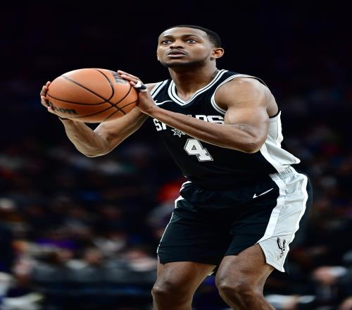 ?？怂拐J為跳投是打開進攻的關鍵能在對手防守時實現(xiàn)得分和傳球_jrs直播低調(diào)看nba