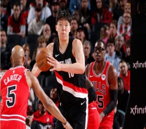 楊瀚森NBA生涯達到20分：4中1僅2+2+1末節(jié)被棄用距周琦僅差4分