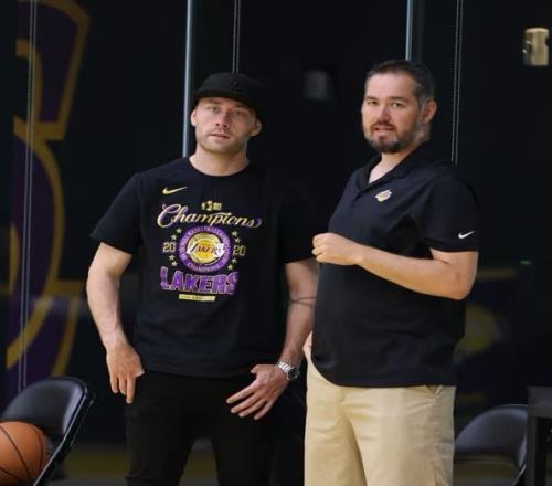 巴斯兄弟追憶父親渴望傾訴對(duì)往事的感慨_nba直播在線觀看免費(fèi)