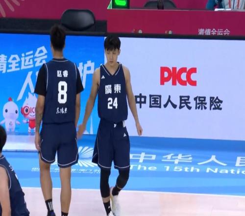 四川隊(duì)瘋狂抬價(jià)廣東隊(duì)被曝欲350萬(wàn)硬砸薩姆納，CBA多隊(duì)有意截胡