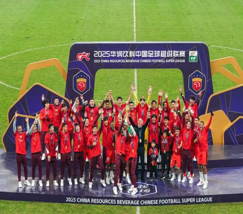 向上海灘老二致敬，是申花讓轉型中的上海海港蟬聯冠軍