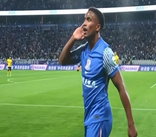 上海申花為何又錯失冠軍暴露球隊兩大短板，凸顯俱樂部決策失誤