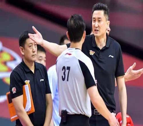 CBA宣布重要決定，裁判終于被監(jiān)督，混子要被淘汰，天終于亮了