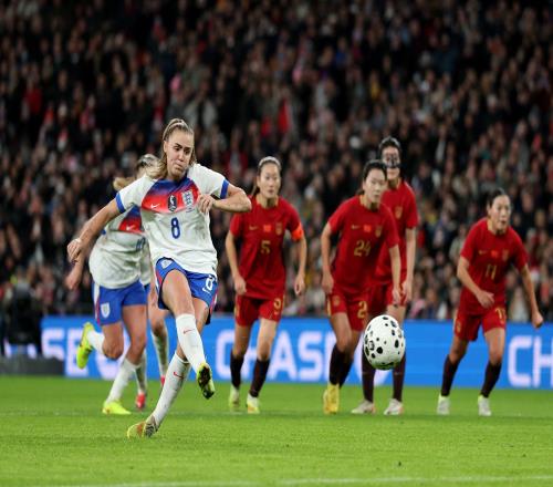 黃健翔指出中國(guó)女足與歐美球隊(duì)之間的整體差距已不容忽視，主要差距在于身體素質(zhì)_中超直播