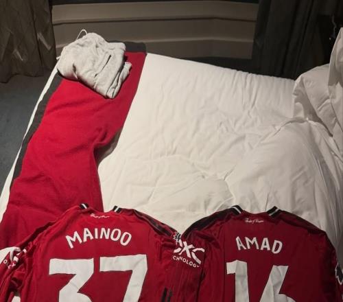 想念兩位朋友了加納喬更新社媒曬梅努、阿馬德球衣照片