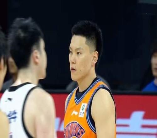 3連勝，上海男籃晉級杯賽8強(qiáng)，張鎮(zhèn)麟首秀6+6迅速融入王哲林5中5