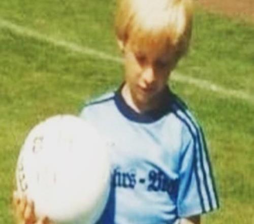 生不逢時的非典型中鋒，15歲長太快差點退役，26歲世界杯走過場