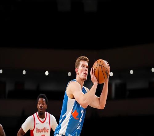 在發展聯盟都表現平平，馬刺鋒線新星想要守住雙向合同并不容易