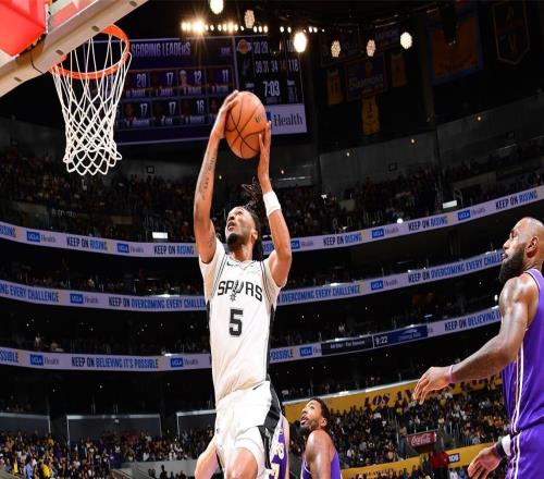 轟30+10+6！馬刺21歲新星蛻變扎心湖人：挺進NBA杯西決叫板雷霆