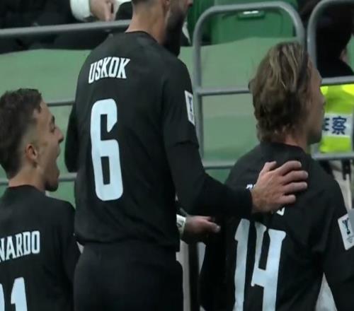 北京國安又丟球！張健智出擊失誤，波波維奇破門后挑釁球迷染黃