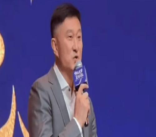 杜鋒：沒有被海哥嚴(yán)厲批評，新賽季要取得好成績，然后一起快樂