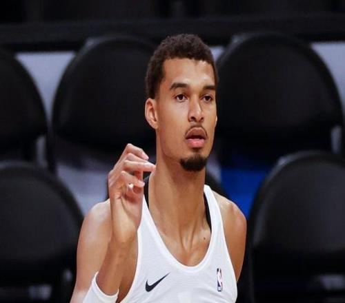 官方：文班亞馬將于明日對雷霆的NBA杯復(fù)出，此前已缺陣12場