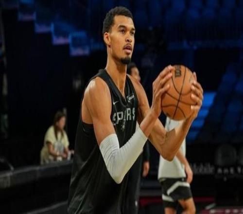 米奇：文班明日上場時間受限他從受傷第一天起就積極推動復出