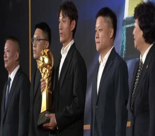 海港竟無一獲獎！王燊超高情商泰山榮膺四項獎最佳主帥落戶中原