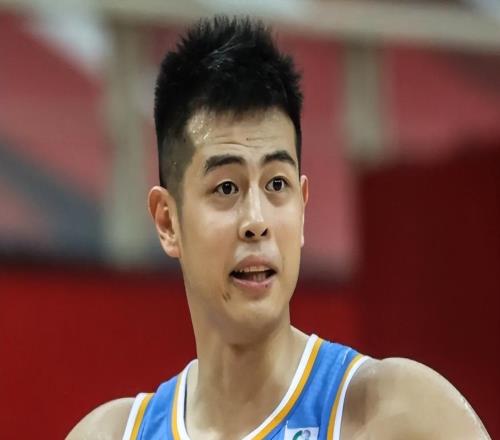 CBA奇葩一幕！35歲方碩、32歲翟曉川打潛力賽，令人啼笑皆非