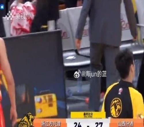 媒體人：觀眾提前走信號提前掐，潛力賽打了籃協(xié)的臉下賽季大概率沒了