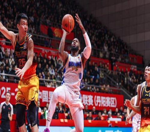 全場(chǎng)3中0又成拖累！首鋼爭(zhēng)議外援再遭許利民棄用，或提前被裁掉